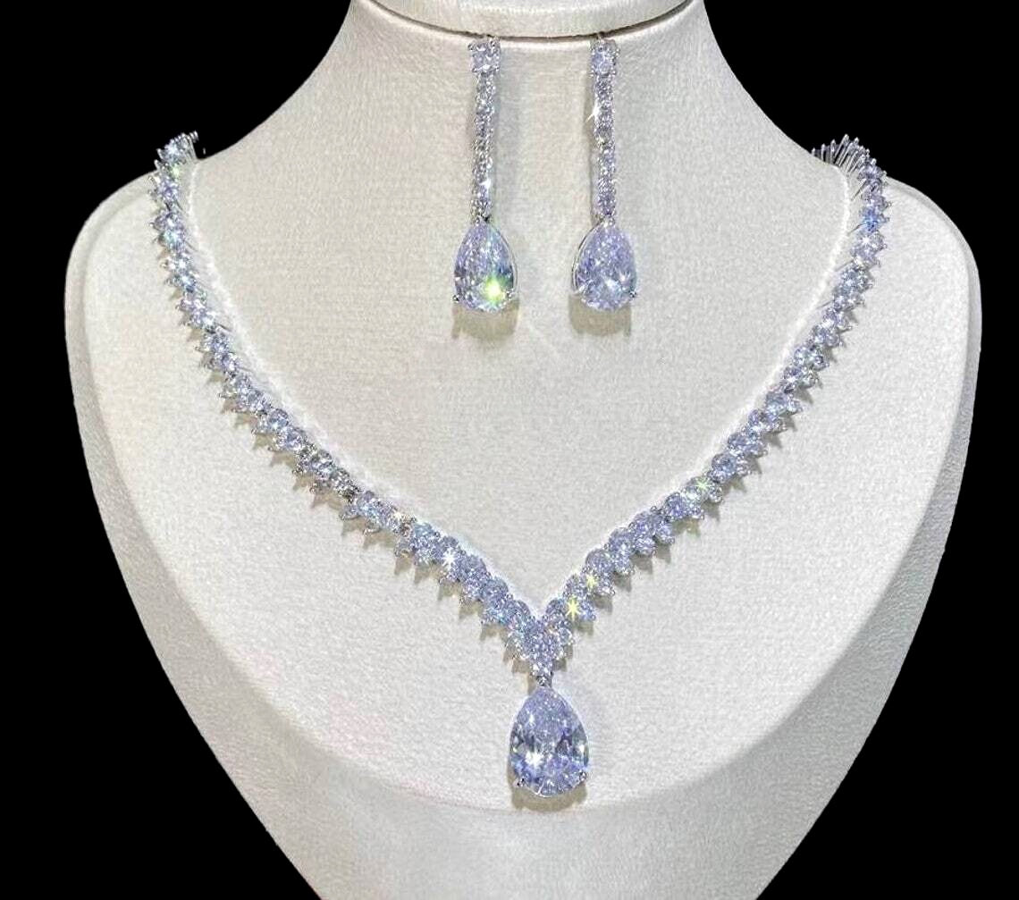 Prescilla - Exquisite timeless crystal drop necklace set