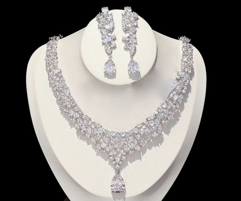 Khloe -  Stunning statement crystal necklace set