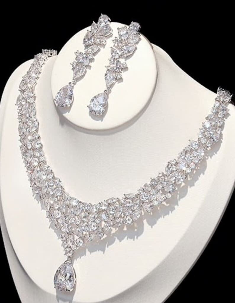 Khloe -  Stunning statement crystal necklace set