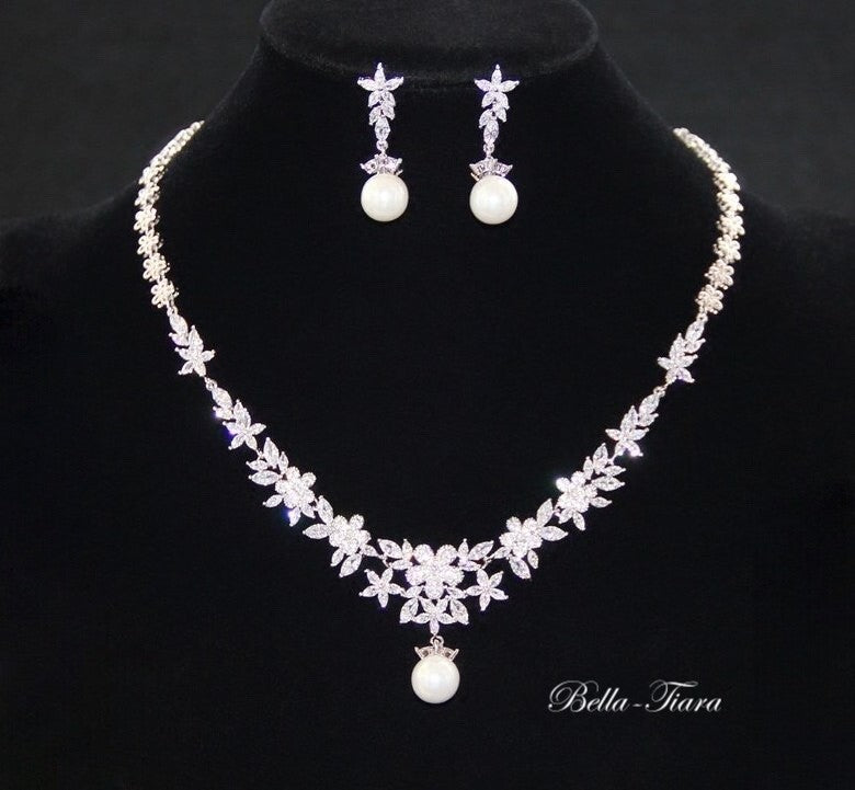 Flora - Elegant Timeless pearl drop bridal necklace set