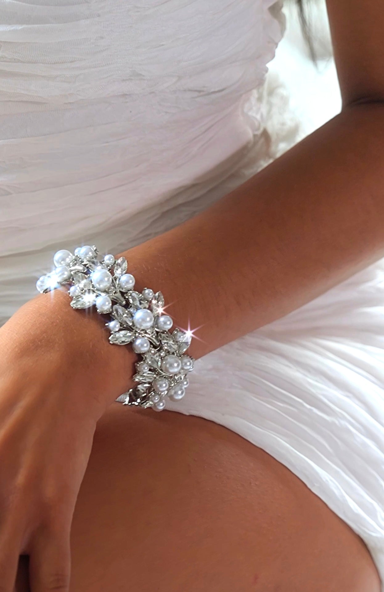 Rianapearl - Vine pearl and Crystal wedding bracelet