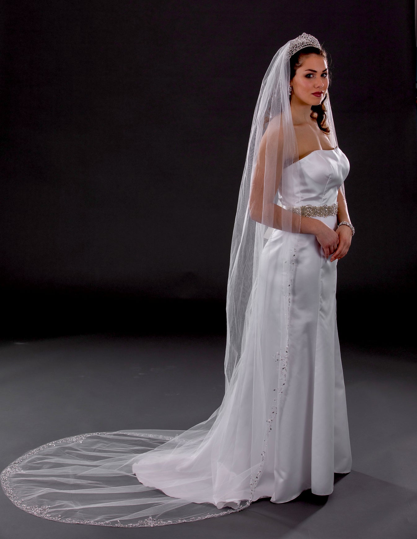 Veronica – Beaded crystal fingertip bridal veil