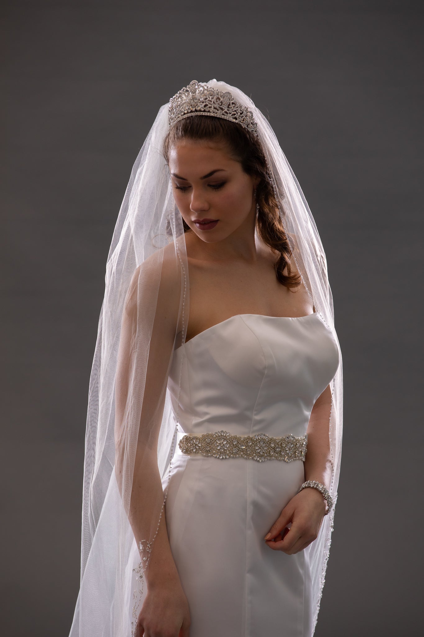 Veronica – Beaded crystal fingertip bridal veil