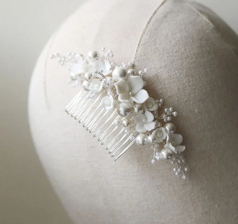 Cindy  - Romantic porcelain flower wedding comb