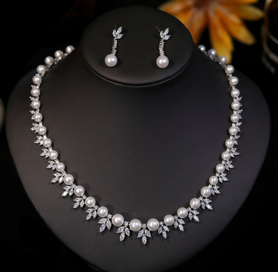 Verona -  Timeless bridal pearl necklace set