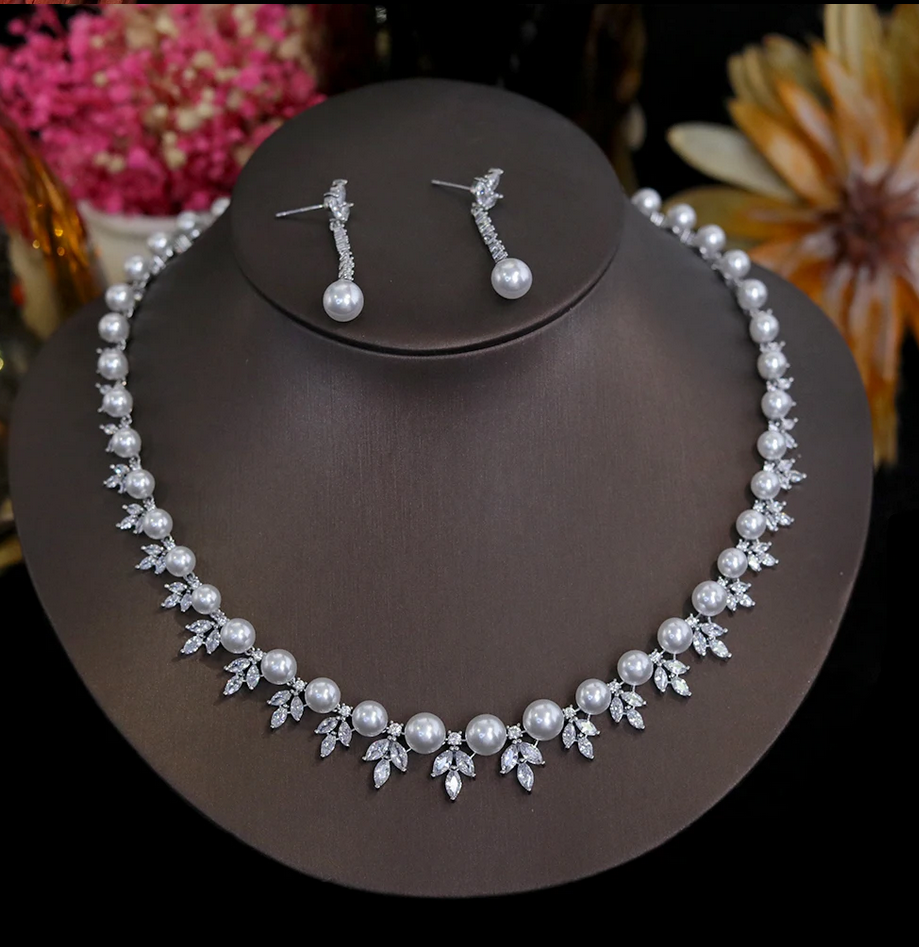 Verona -  Timeless bridal pearl necklace set