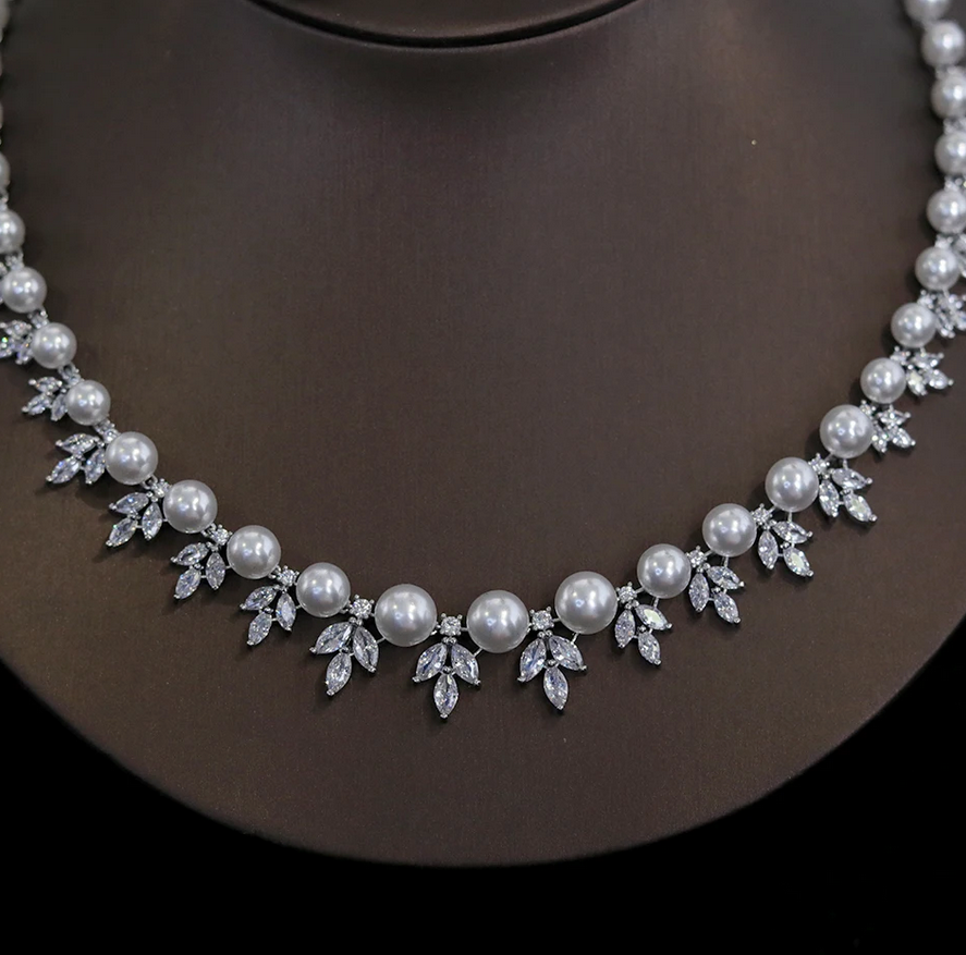 Verona -  Timeless bridal pearl necklace set