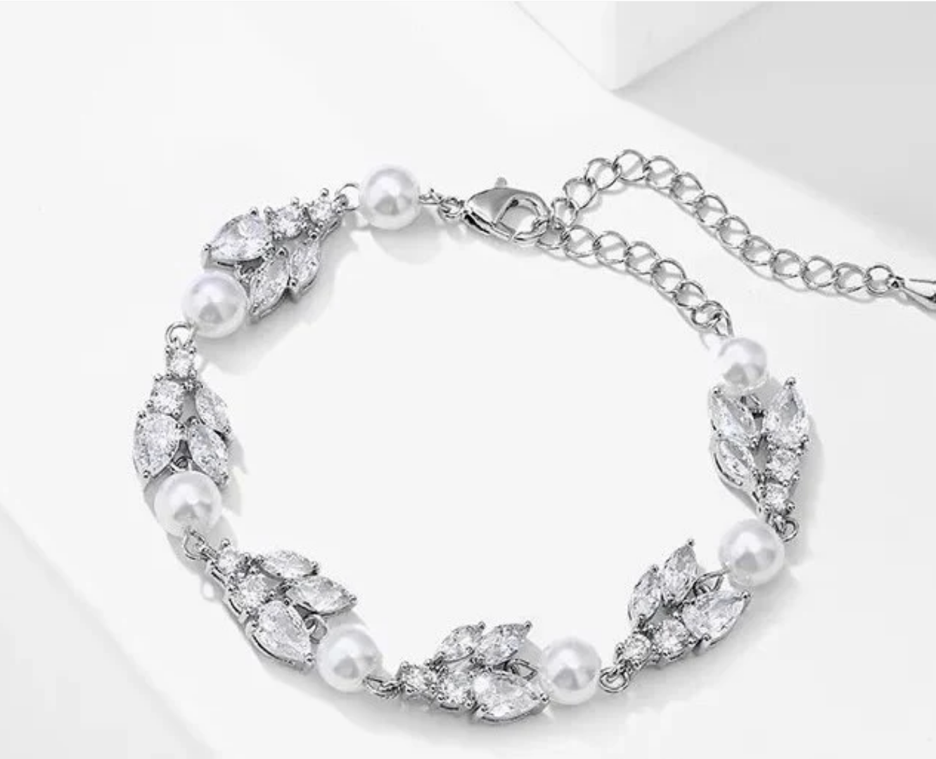 Verona -  Timeless bridal pearl necklace set