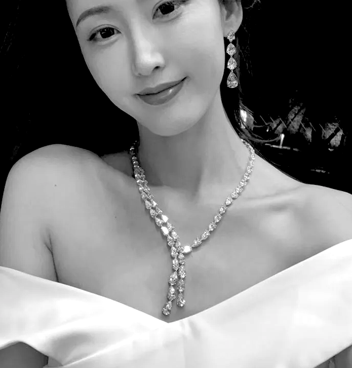 Amandalisa -  Glamorous elegant crystal drop wedding bridal necklace set