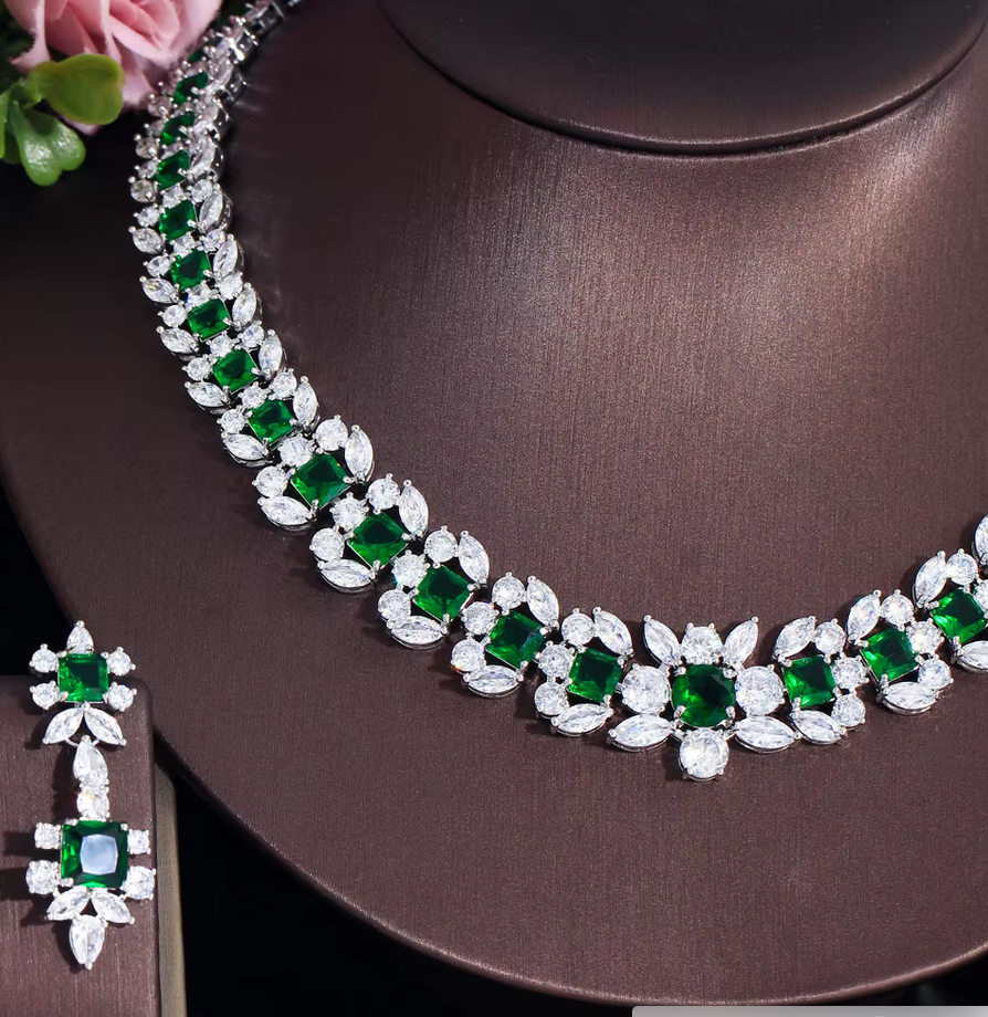 Zoe - Exquistite Swarovski emerald green crystal necklace set