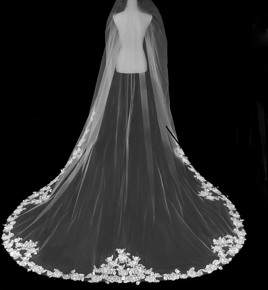 Elizabeth - Graceful French lace cathedral veil