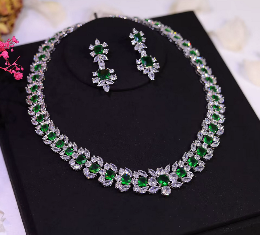 Zoe - Exquistite Swarovski emerald green crystal necklace set