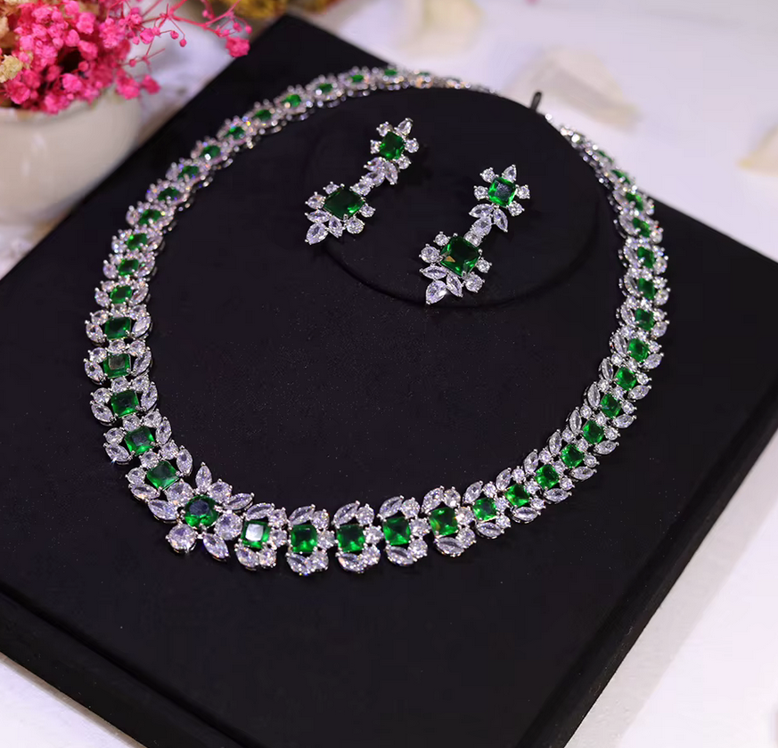 Zoe - Exquistite Swarovski emerald green crystal necklace set