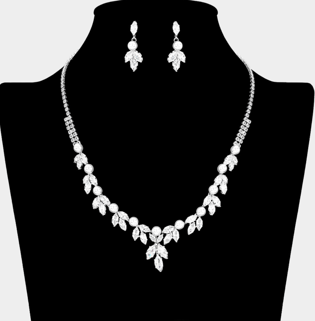 Carly - Classic beauty pearl bridal necklace set