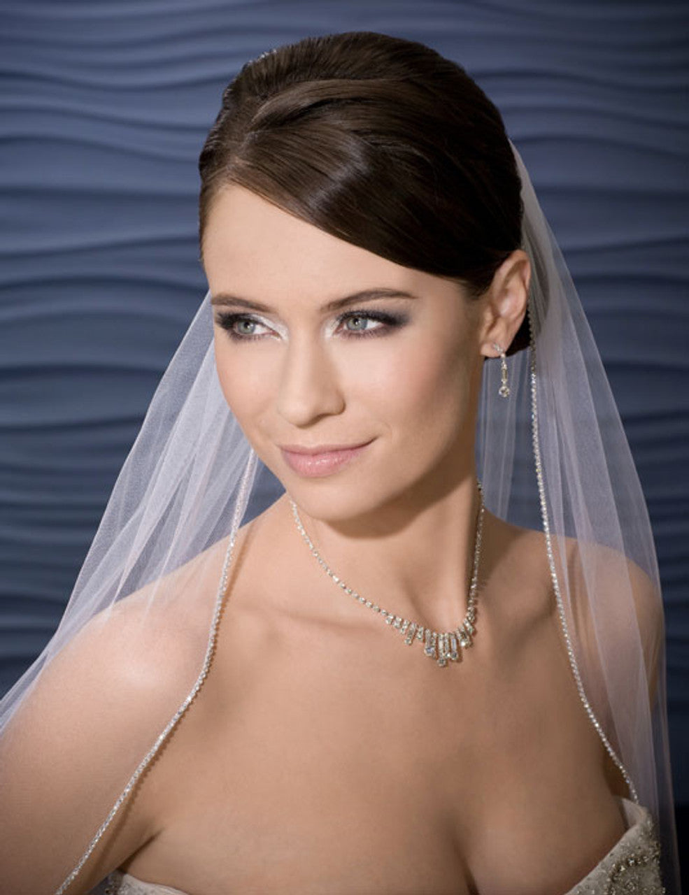 Alea - Timeless elegance Rhinestone edge crystal cathedral veil