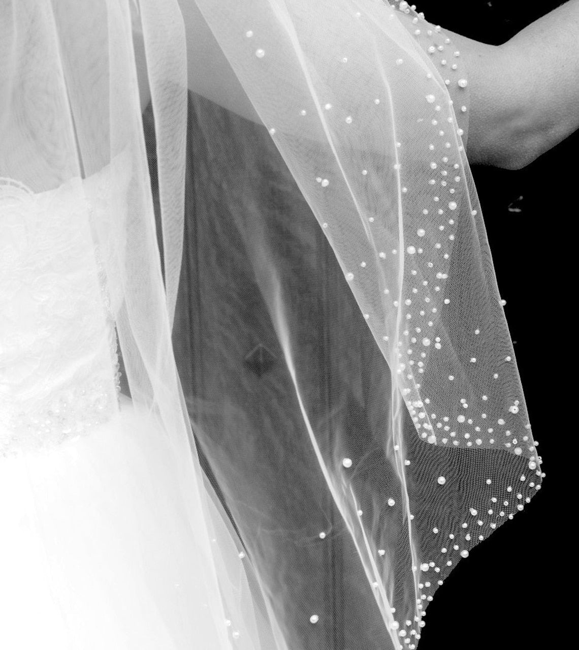 Kiera - Enchanting scattered pearl wedding veil