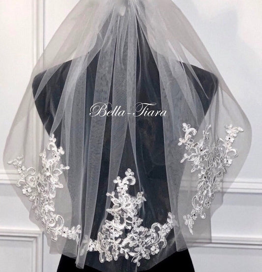 AnnaMaria - Stunning french lace italian communion veil