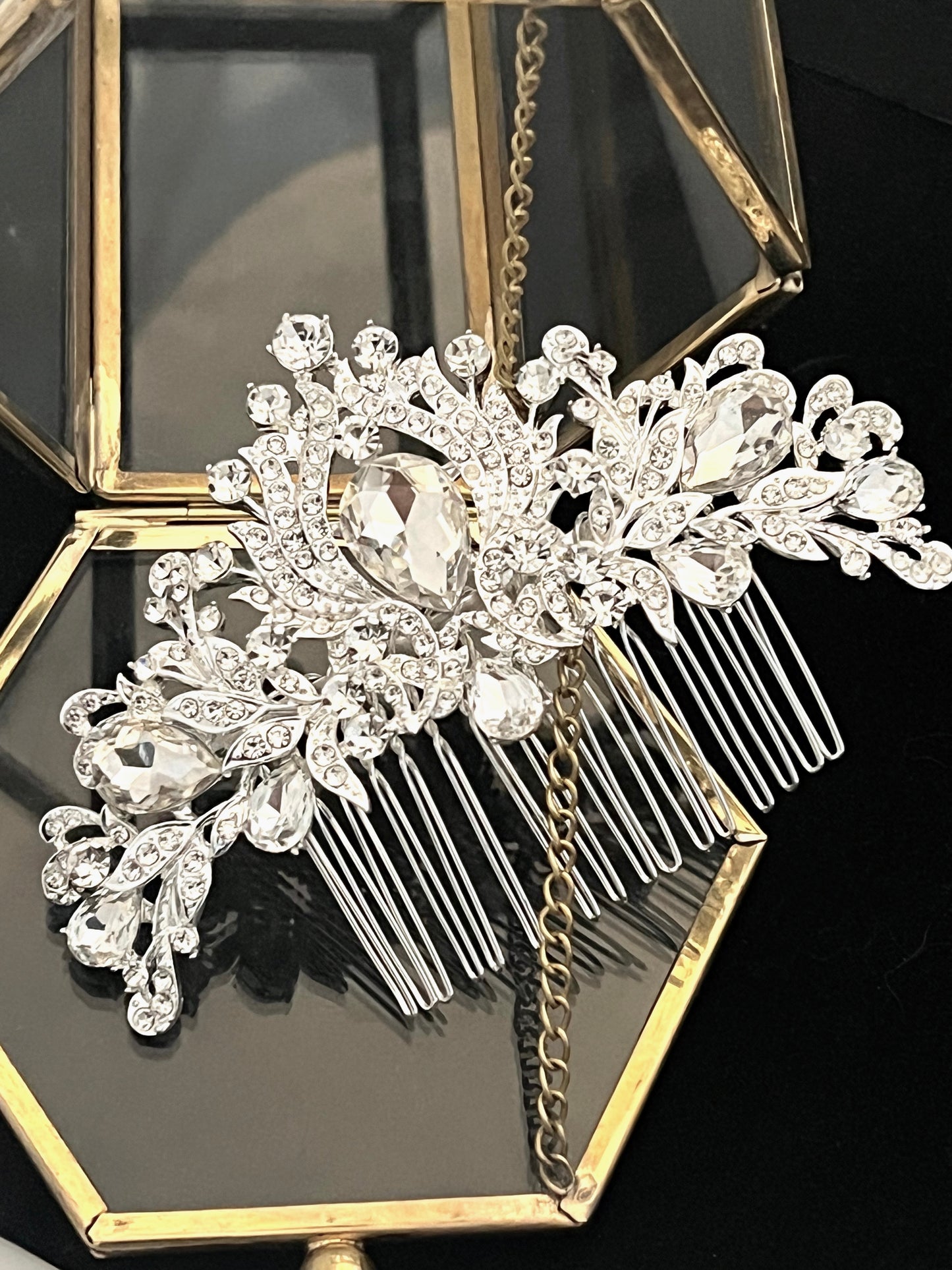 Romantica - Beautiful vintage bridal comb