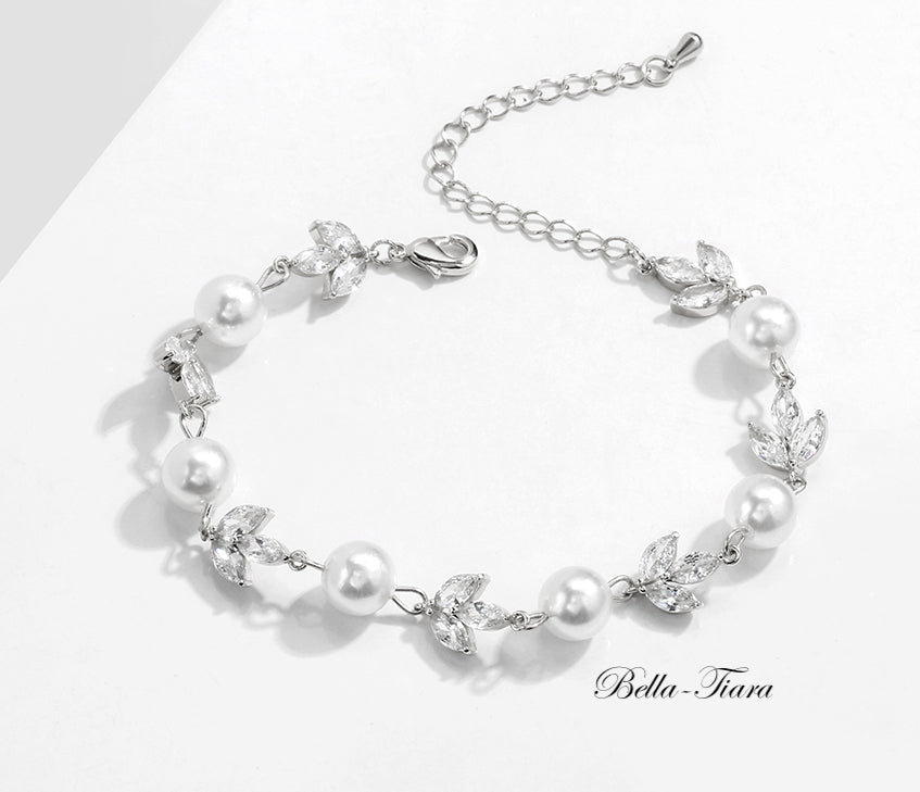 Malta - Elegant crystal and pearl bridal wedding bracelet