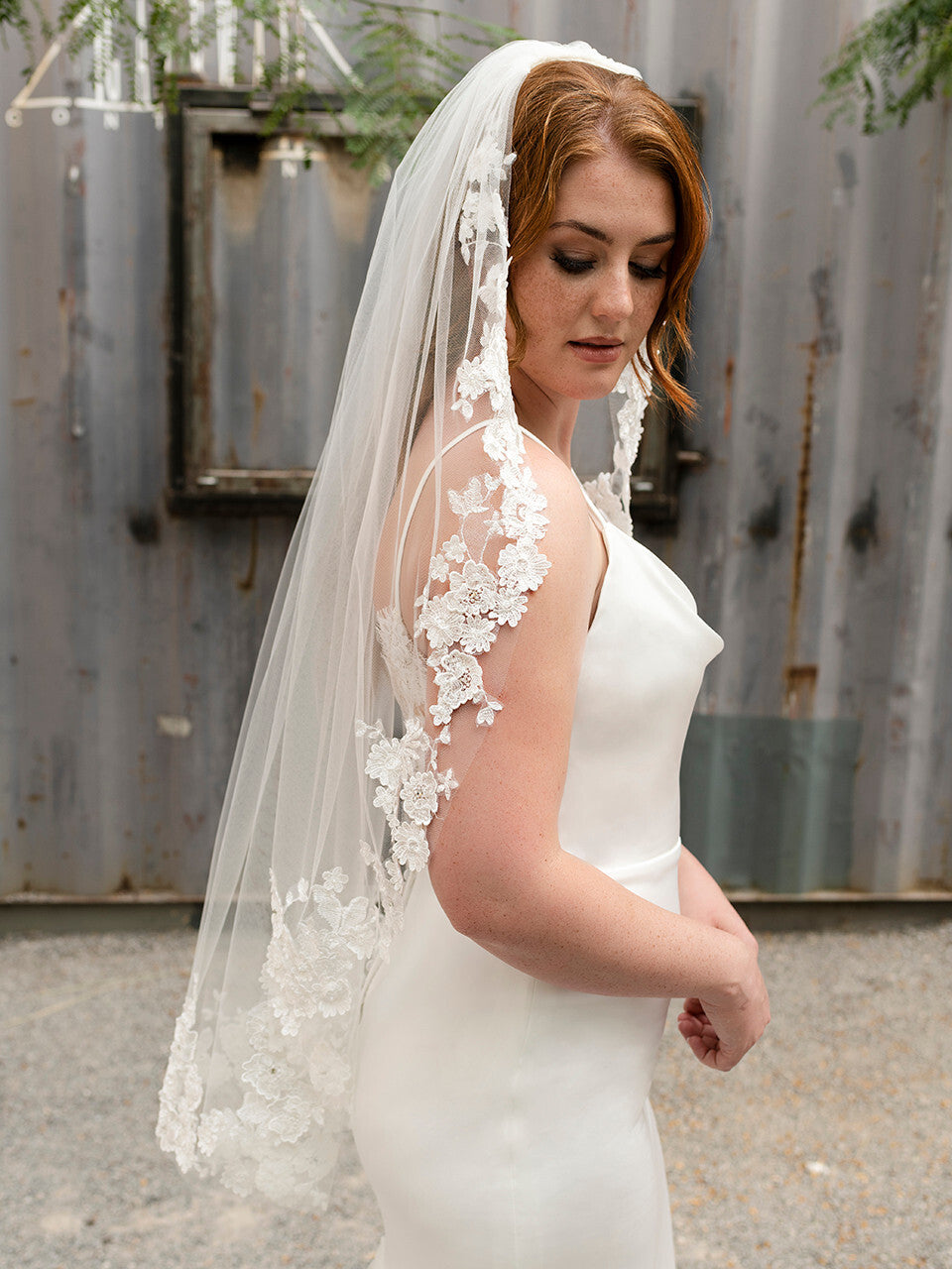 Rylee – Italian collection flower lace veil